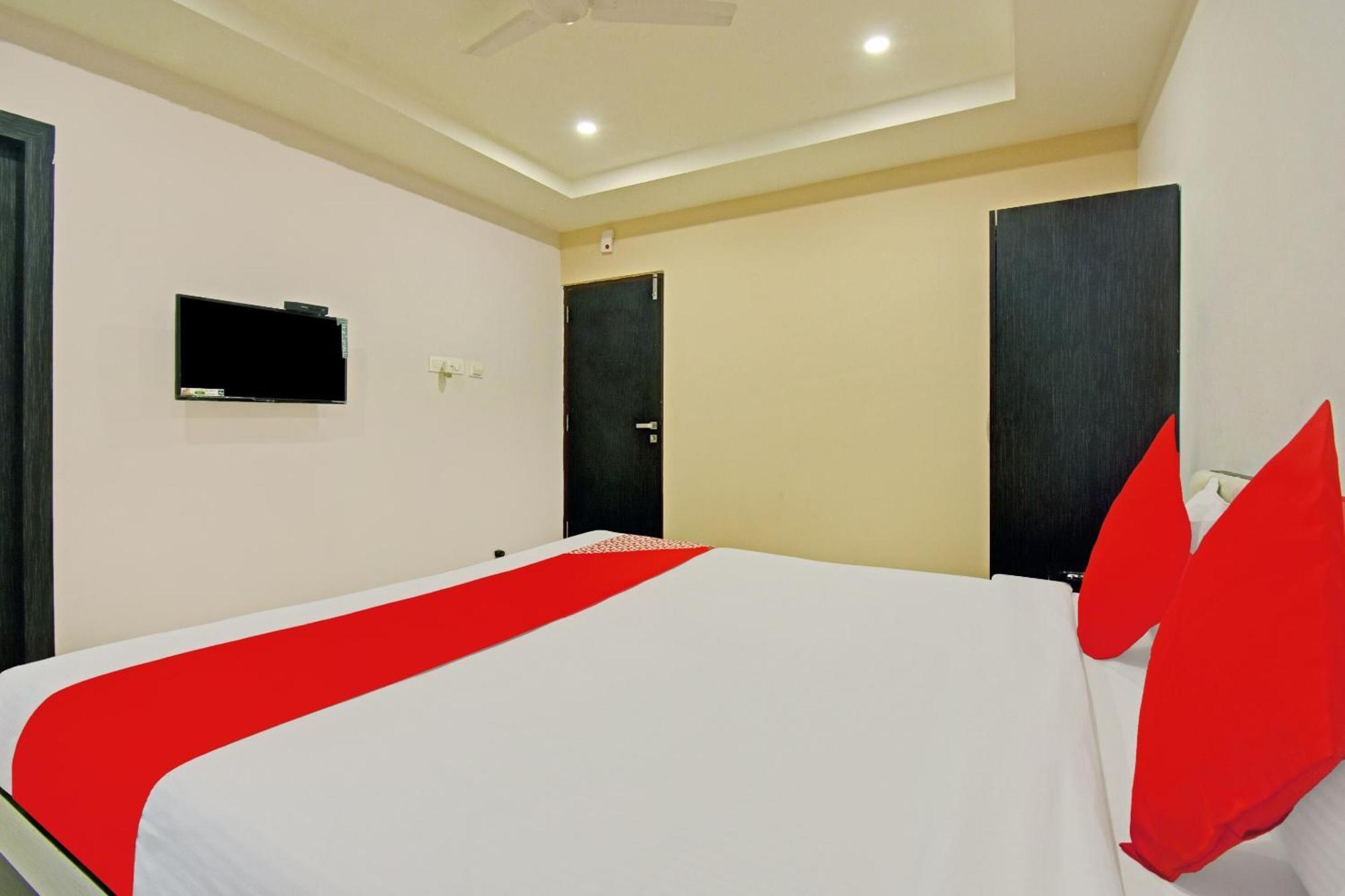 Hotel O Newtown Galaxy Panchuria Exterior photo